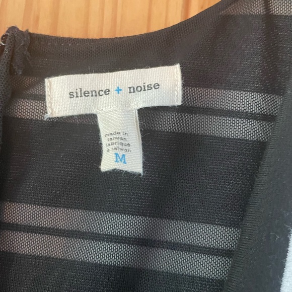 Striped romper - Picture 5 of 10